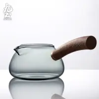 在飛比找蝦皮商城優惠-九土日式玻璃側把公道杯耐熱玻璃公道杯日式茶勻杯木把手側把公杯