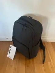 INCASE FACET 20L BACKPACK - BLACK