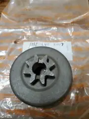 New STIHL OEM 051 075 076 3/8" 8T SPROCKET 11116402007 1111 640 2007