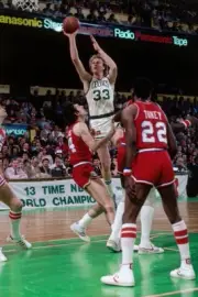 Larry Bird Boston Celtics shoots the ball v Philadelphia 76ers cir- Old Photo