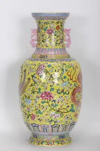 在飛比找Yahoo!奇摩拍賣優惠-清乾隆，粉彩黃地龍鳳呈祥雙耳瓶，高35.6cm，口徑10.5
