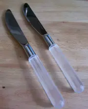 2 Lucite Dinner Knife Stainless Clear White Handle