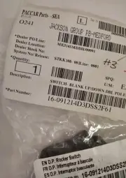 PETERBILT 16-091214D3DSS2F61 SWITCH-BLANK UP/DOWN DBL POLE W/LEDS Paccar Parts