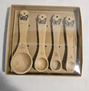 Wooden Measuring Spoons Crab Accents Set of Four Mardi Gras Collection NEW