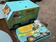 SCOOBY-DOO MYSTERY MACHINE WET 'n WILD MAKE UP SET, COMES WITH COSMETIC BAG NEW!