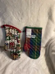 LOT OF 2 CHRISTMAS OVEN MITS Dansk And Design Cottage New With Tags (T2)