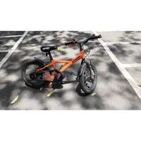 在飛比找蝦皮購物優惠-高雄 16吋 兒童鋼製顆粒輪胎自行車 (機器人款) 迪卡儂1