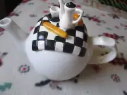 NEW W/BOX Vintage White Teapot Checkerboard Estia Gourmet 32 oz