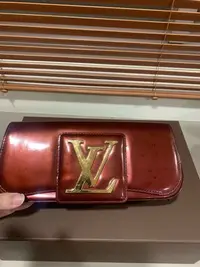 在飛比找Yahoo!奇摩拍賣優惠-LOUIS VUITTON LV 酒紅色 大logo 漆皮 