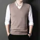 Chinjun羊毛針織背心-米駝｜V領針織毛衣、親膚保暖、商務男裝、休閒穿搭