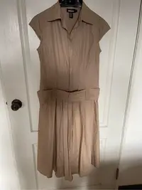 在飛比找Yahoo!奇摩拍賣優惠-DKNY 米色洋裝（4號）