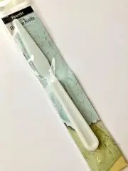 DecoArt Plastic Palette Knife DT02 - NEW