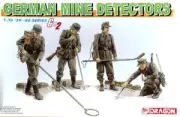 Dragon 6280 1:35 German Mine Detector Team Figure Plastic Model Kit