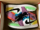jordan 1 - women’s 7 - 24cms. Colour is ‘lightbulb’.