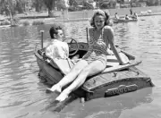 CHRIS CRAFT?? PINUP SUNBATHING SMALL CRAFT PHOTO 5x7 REPRINT