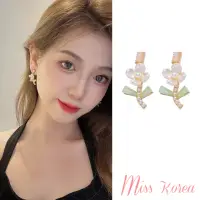 在飛比找momo購物網優惠-【MISS KOREA】韓國設計小清新浪漫珍珠花朵造型夾式耳