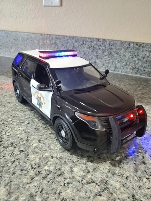 CHP Highway Patrol - Ford Explorer w/ All Flashing Lights