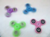 在飛比找Yahoo!奇摩拍賣優惠-婷芳小舖~現貨超夯Hand Spinner 指尖陀螺 指尖旋