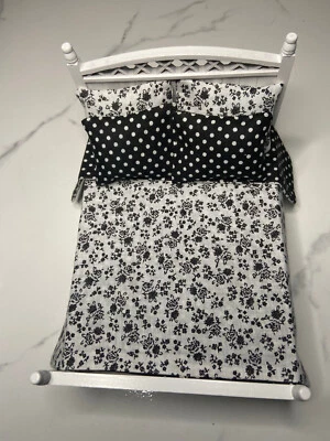 Dollhouse Mini Bedspread blanket 2 Pillow 1:12 scale white black floral polkadot