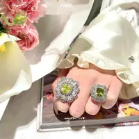 在飛比找ETMall東森購物網優惠-本命年祖母綠花朵寶石戒指 鍍18K金孔雀綠鋯石花瓣戒指禮物