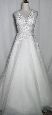 ALLURE BRIDAL Wedding Dress A-line 10 V-neck Tulle NEW Not Altered $1799