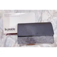 在飛比找蝦皮購物優惠-La Prairie 萊柏妮 高級灰皮革配毛呢 手拿包/化妝