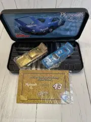 Die Cast Racing Champions Plymouth Richard Petty Superbird Gold/Blue *COA*