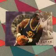 1995-96 SkyBox Unstoppable insert #18 Karl Malone Jazz HOF Legend