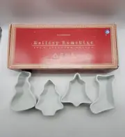 WILLIAM-SONOMA Holiday Ramekins Set of 4 different shapes ~ NEW!