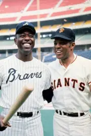 Hank Aaron Of The Atlanta Braves & Willie Mays 1970 Old Baseball Photo