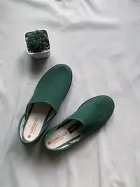 在飛比找Yahoo!奇摩拍賣優惠-全新 FRANCESCA 西班牙製 古著 綠色 平底鞋 si
