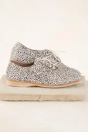 Snow Leopard Derby Flat--RLE-DERBY-SL
