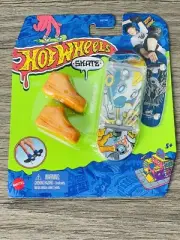Hot Wheels Skate Tony Hawk Treasure Hunt Wreckin-Mech Fingerboard With Shoes