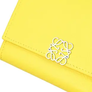 【LOEWE 羅威】ANAGRAM 金屬徽章LOGO小牛皮三折零錢短夾(全新福利品)