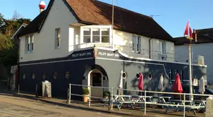 飛行員賓館 The Pilot Boat Inn