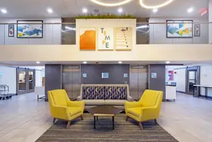 Holiday Inn Express & Suites Phoenix – Tempe