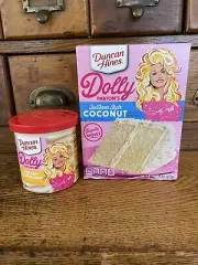 Dolly Parton Duncan Hines Baking Coconut Cake Mix & Buttercream Frosting Set!