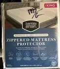 BERKLEY JENSEN ZIPPERED MATTRESS PROTECTOR KING SIZE 78x80