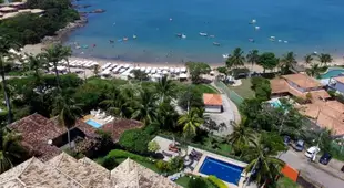 Mansao Cinematografica, de Frente para a Praia da Ferradura com Sete Suites Por Luxury Rentals