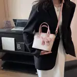 韓系時尚質感石紋小狗吊飾側背包斜背包手提包(粉色、棕色、黑色)