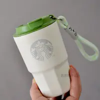 在飛比找蝦皮購物優惠-Starbucks官方正品！星巴克杯子473ml 帶掛繩綠色