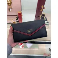 在飛比找蝦皮購物優惠-【歐洲outlet正品】PRADA LOGO  信封 卡夾 