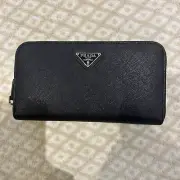 prada wallet women’s