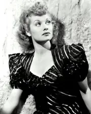 LUCILLE BALL ENTERTAINMENT LEGEND - 8X10 PUBLICITY PHOTO (ZZ-448)
