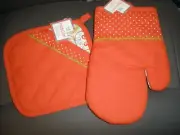 Lot of 2 NEW Potholder & Oven Mitt Red with White Design (060)