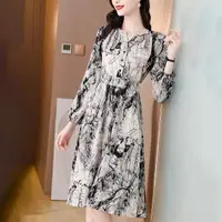 在飛比找momo購物網優惠-【Jisen】淡雅印花鬆緊腰圍洋裝(L-3L)
