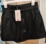NWT - Schhizpj amazon US black faux leather shorts - Large