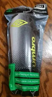 UMBRO ADULT SOCCER STIRRUP SHINGUARDS BLACK And WHITE New Sealed