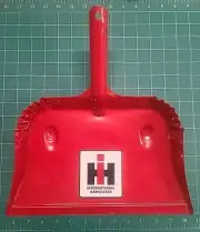 IH INTERNATIONAL HARVESTER COLLECTIBLE DUST PAN DECORATIVE DUST PAN NEVER USE