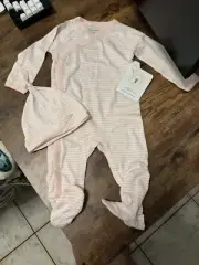 Burt’s Bees Baby Button Up One Piece Pajama Set With Hat Size 3-6 Months